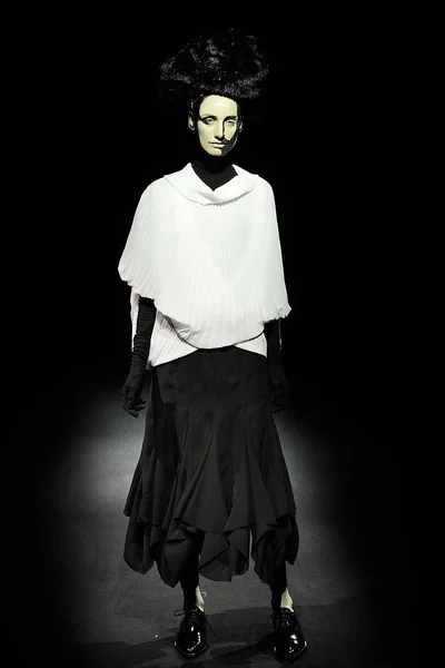 Look 10